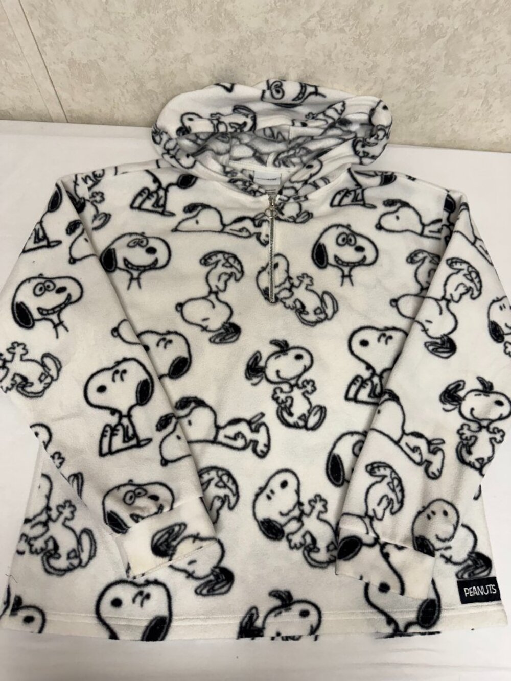 Peanuts Snoopy All Over Print Fleece Hoodie Pullover White Black Size L 11/13